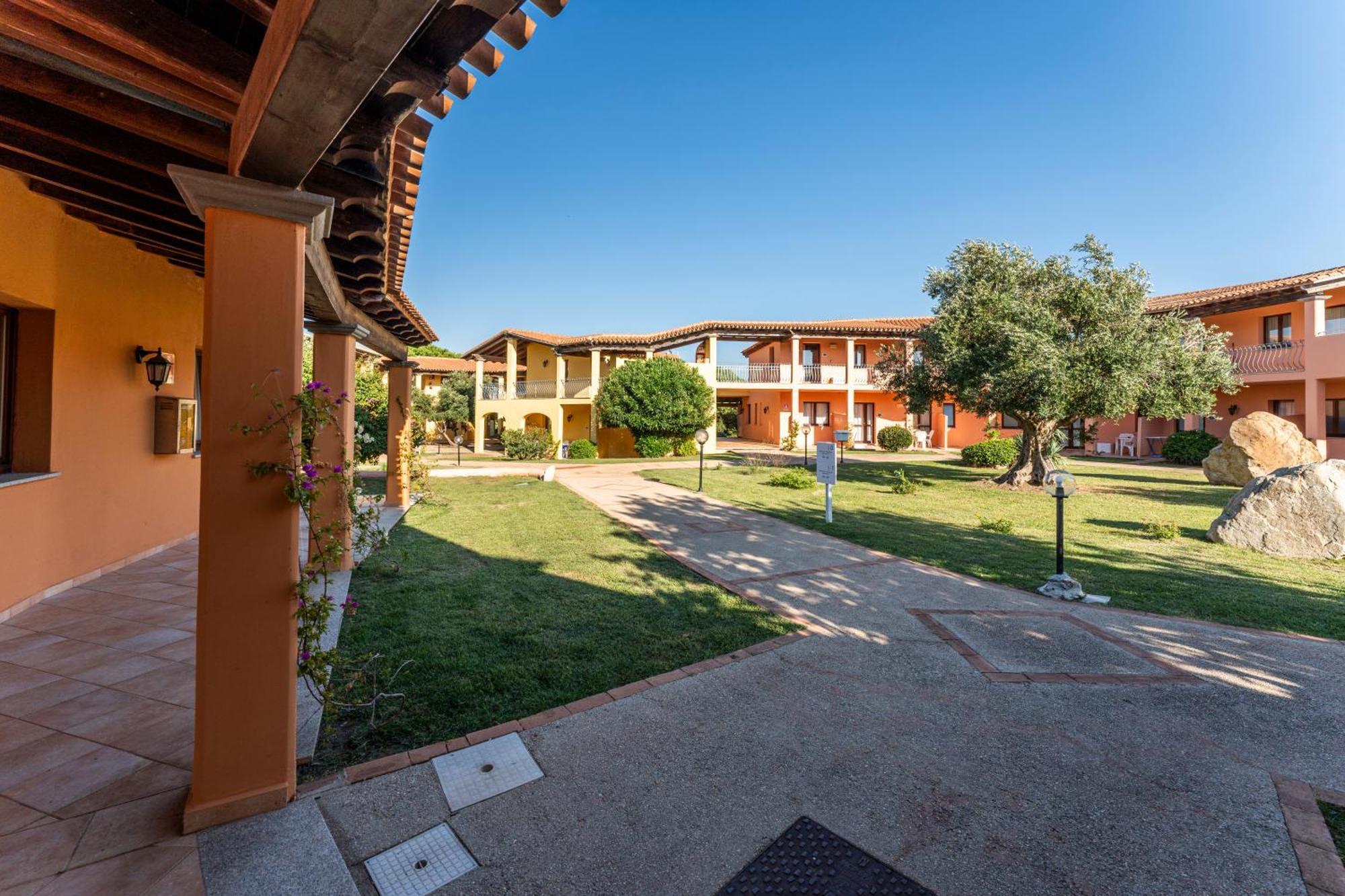 Residence Baia Dei Mirti Vignola Mare Εξωτερικό φωτογραφία
