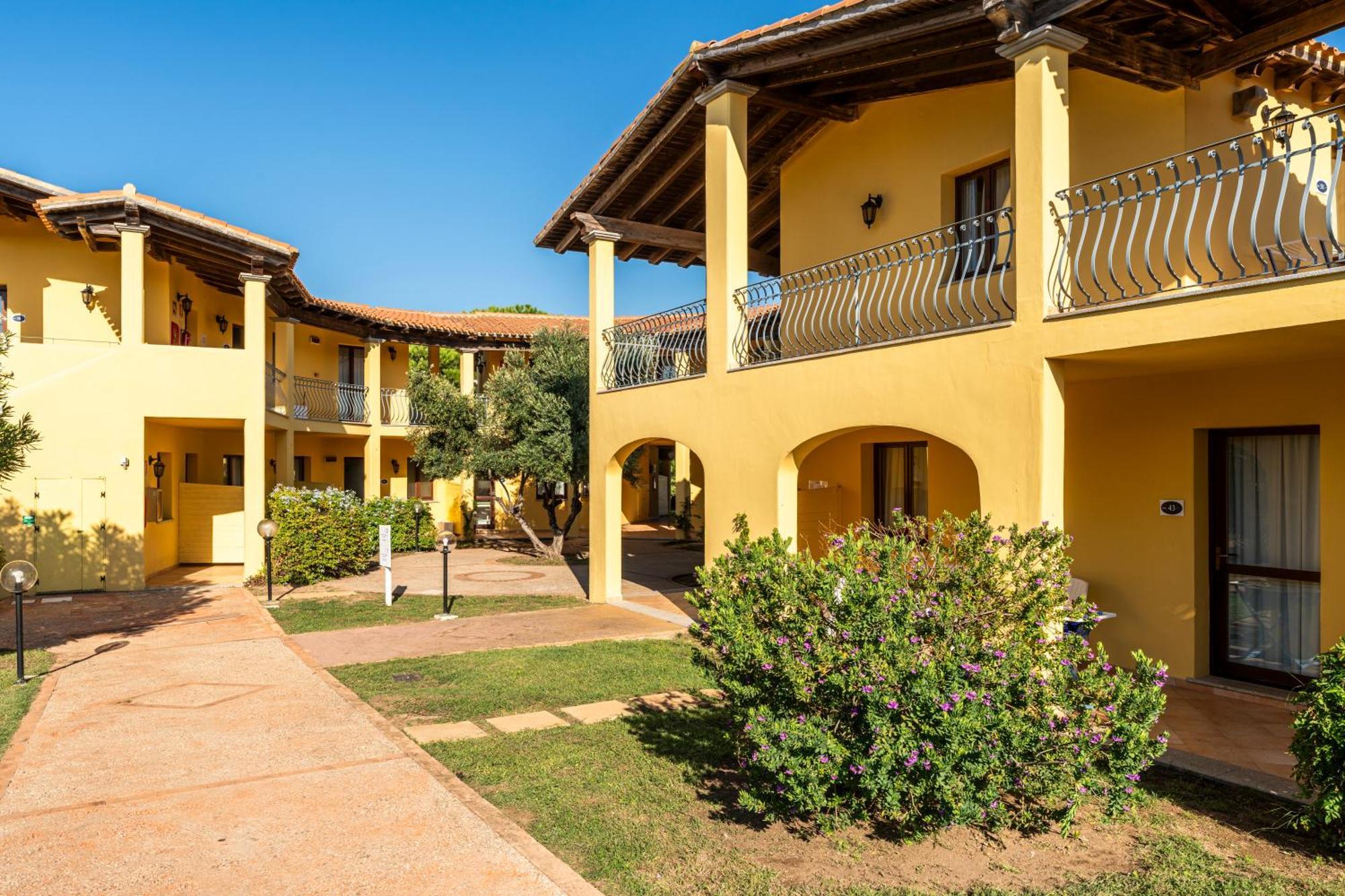 Residence Baia Dei Mirti Vignola Mare Εξωτερικό φωτογραφία